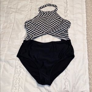 Adorable No Boundaries B&W cutout one piece!!